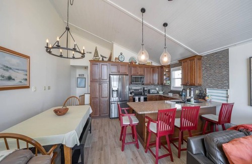Dennisville Casa | Beach AND Bay Views- Located in the quiet north end of Sea Isle, directly across the street to beach