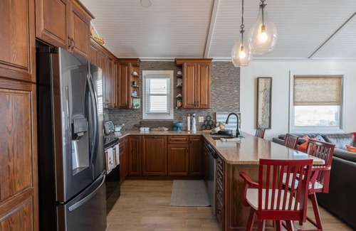 Dennisville Casa | Beach AND Bay Views- Located in the quiet north end of Sea Isle, directly across the street to beach