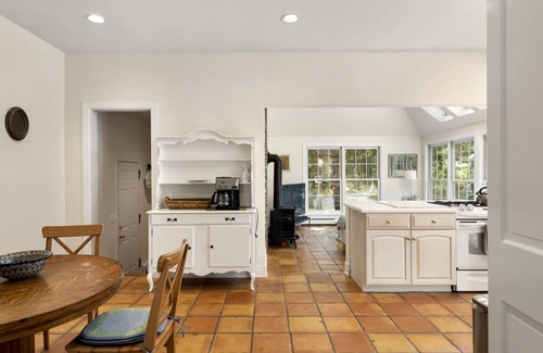 Amagansett North Casa | Beach and Docking Rights, Light-Filled and Airy Common Spaces, Heated...