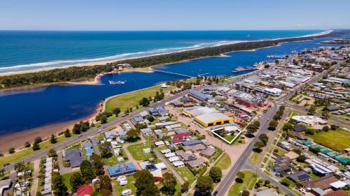 Lakes Entrance Casa | Beach and Lakes Cottage A