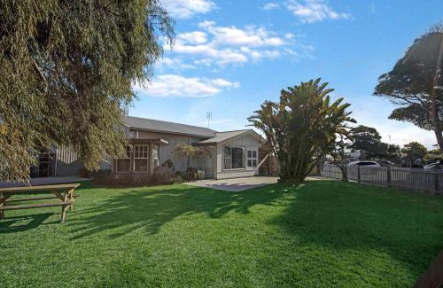 Lakes Entrance Casa | Beach and Lakes Cottage A