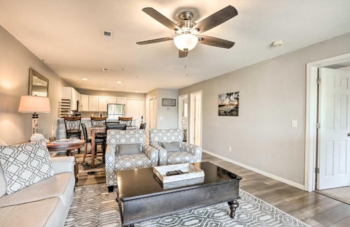 Osage Beach Apartamento | Beach and Pool Access Lake of the Ozarks Condo!