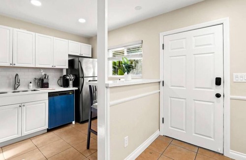 West Beach Apartamento | Beach Apartment, Walk Downtown!