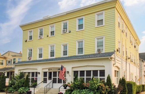 Ocean Grove Apartamento | Beach Apt #11 - Bedroom, Living Rm, Kitchen & Bath