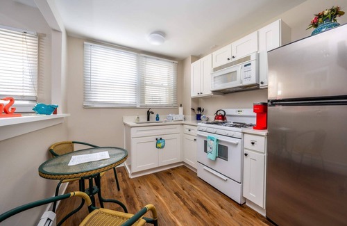 Ocean Grove Apartamento | Beach Apt #4 - Studio w Kitchen, Bath, LR, & Patio
