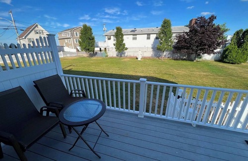 Byfield Casa | Beach Apt | Steps to the Beach | Lawn | Parking