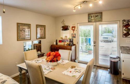 Pensacola Casa | Beach Barn - 5min to Pcola Beach