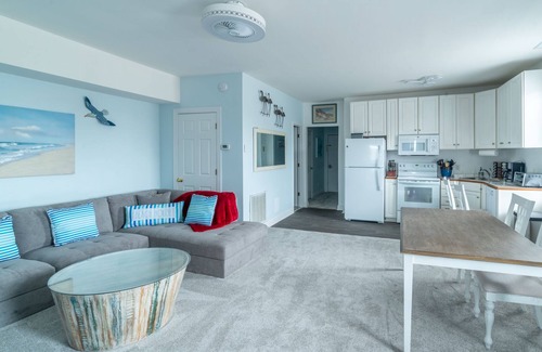 Cape Charles Apartamento | Beach, beach, beach in historic Cape Charles. Lovely 2BR Apt1Block from beach