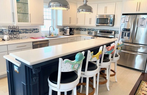 Sea Isle City Condominio | Beach Block 6 Bedroom Condo walking distance to downtown.