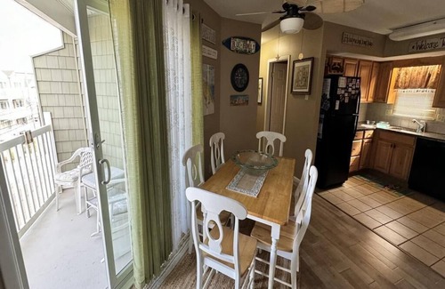 Dennisville Condominio | Beach Block Condo- Within walking distance to downtown, beach and promanade!