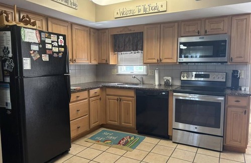 Dennisville Condominio | Beach Block Condo- Within walking distance to downtown, beach and promanade!