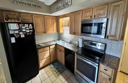 Dennisville Condominio | Beach Block Condo- Within walking distance to downtown, beach and promanade!