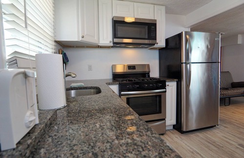 Seaside Heights Cabaña | Beach Block Cottage w/ 2 Parking & Private Deck [1219]