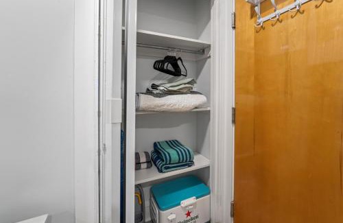 North End Apartamento | Beach block modern condo