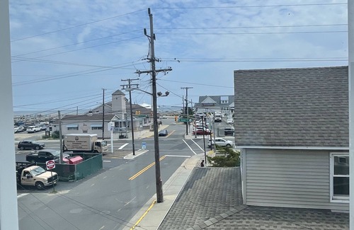Rumson Apartamento | BEACH BLOCK, ONE BEDROOM, THIRD FLOOR W/ TERRACE