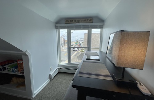 Rumson Apartamento | BEACH BLOCK, ONE BEDROOM, THIRD FLOOR W/ TERRACE