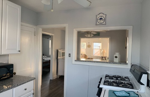 Ortley Beach Apartamento | Beach Block, Renovated 2 bdrm, sleep 6, 2nd Flr unit Parking and 4 beach badges