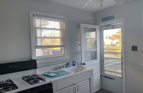 Ortley Beach Apartamento | Beach Block, Renovated 2 bdrm, sleep 6, 2nd Flr unit Parking and 4 beach badges