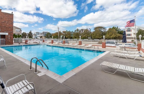 Admiral Estates Condominio | Beach Block W / Ocean View & Pool