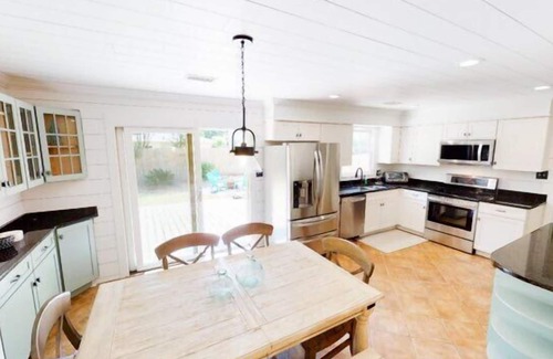 Folly Field Casa | Beach Blossom - PET FRIENDLY PRIVATE HOME IN FOLLY FIELD!