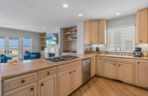 Balboa Peninsula Casa | Beach Break by AvantStay Oceanfront View Patio