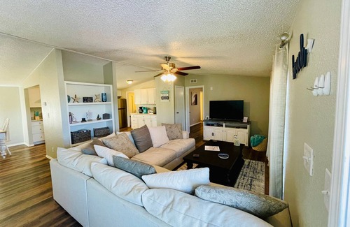 Mead Casa | "Beach Break" less than 10 minutes from Lake Texoma and Choctaw Casino