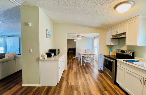 Mead Casa | "Beach Break" less than 10 minutes from Lake Texoma and Choctaw Casino
