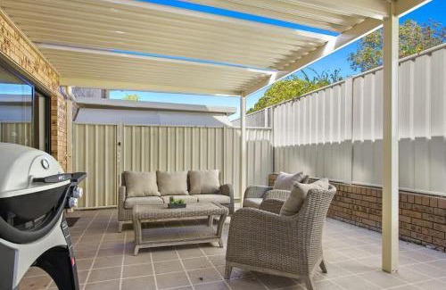 Mollymook Casa | Beach Breeze - near Mollymook Beach & golf club