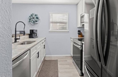 Silver Sands Casa | Free Golf Cart! Beach Gear Incl - .3 mile to beach, + BBQ! Pet friendly!