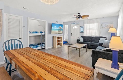 Silver Sands Casa | Free Golf Cart! Beach Gear Incl - .3 mile to beach, + BBQ! Pet friendly!