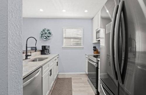 Silver Sands Casa | Beach Bum Club with Beach Gear included, 6 min walk to beach, BBQ, pet friendly