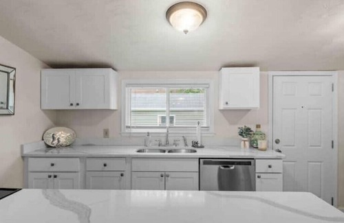 Bayview Casa | Beach Bungalow - 1 Block to Beach - Pets Welcome