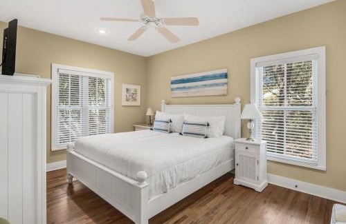 Seacrest Casa | Beach Bungalow, 3 Min Walk to Beach, Golf Cart, 4 bikes, Wagon