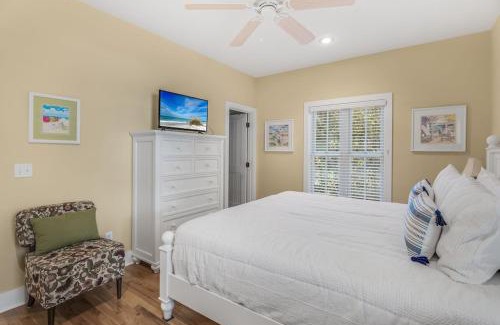 Seacrest Casa | Beach Bungalow, 3 Min Walk to Beach, Golf Cart, 4 bikes, Wagon