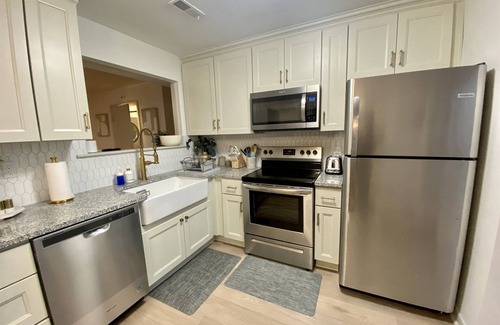 Bayview Casa | Beach Bungalow King Bed 1 Floor Living