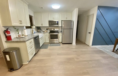 Bayview Casa | Beach Bungalow King Bed 1 Floor Living