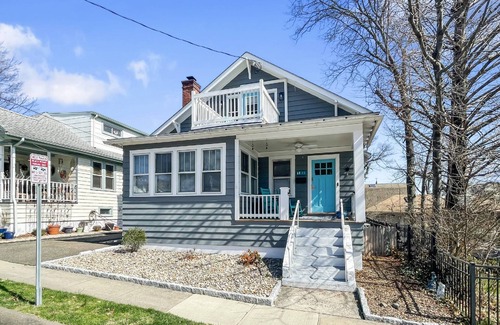 West Haven Casa | Beach Bungalow, walk to beach, private backyard