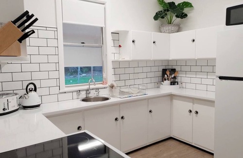 Scotts Head Casa | Beach Bunker: Retro Charm steps to Scotts Beach