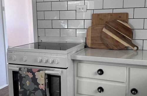 Scotts Head Casa | Beach Bunker: Retro Charm steps to Scotts Beach