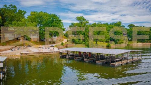 Lake Ozark Casa | Beach Cabin #5