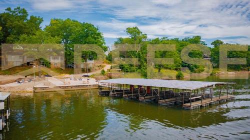 Lake Ozark Casa | Beach Cabin #5