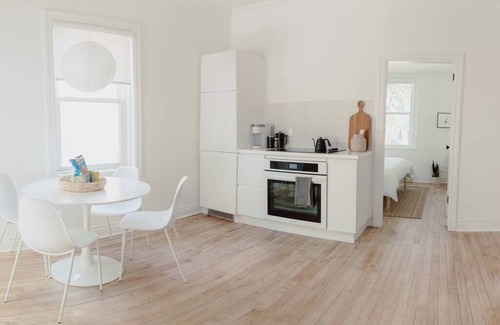 Port Dover Casa | Beach-chic | Palm Springs design | Close to beach