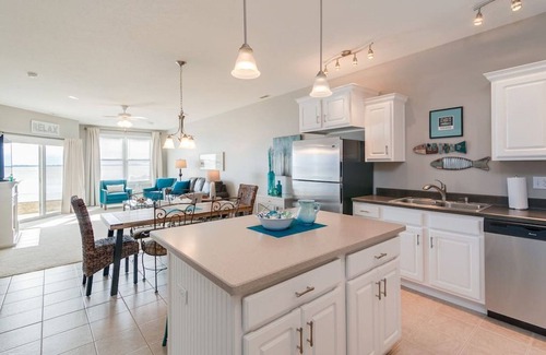 Celina Apartamento | Beach Club Escape Unit 302 - Lakefront Grand Lake Condo: ¡desde el porche hasta la orilla!