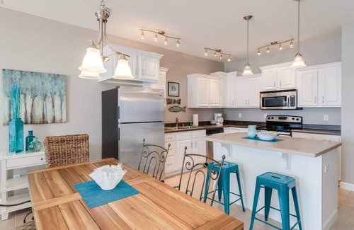 Celina Apartamento | Beach Club Escape Unit 302 - Lakefront Grand Lake Condo: ¡desde el porche hasta la orilla!
