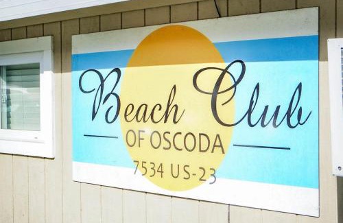 Oscoda Casa | Beach Club of Oscoda Garden Cottage on the Lake