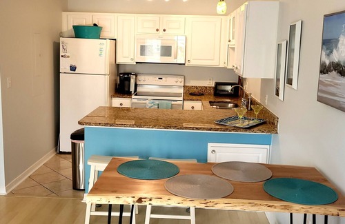 Ono Island Condominio | Beach condo - King bed- pools,hot tub, big balcony w/ Gulf views! Owner mamaged