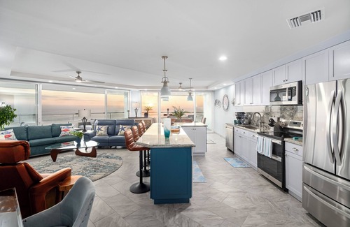 Rosarito Condominio | Enjoy the peace and tranquility of our Executive Style retreat on the Ocean.