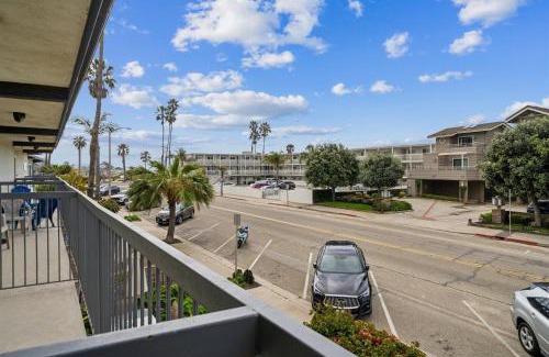 Carpinteria Apartamento | Beach Condo with Private Ocean View Balcony #237
