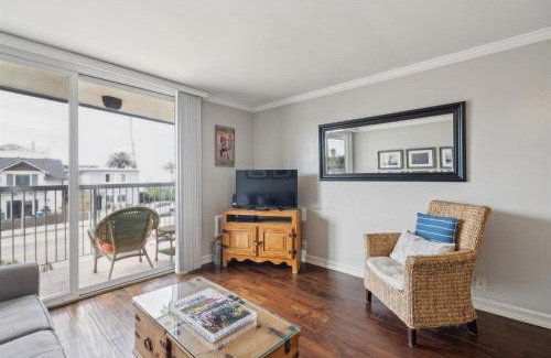 Carpinteria Apartamento | Beach Condo with Private Ocean View Balcony #237