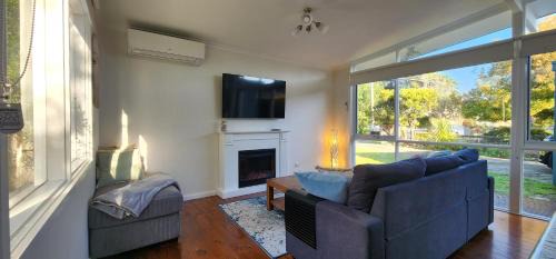 Capel Sound Casa | Beach Cottage. 100m to the beach 9minutes to Hot Springs. Pet Friendly